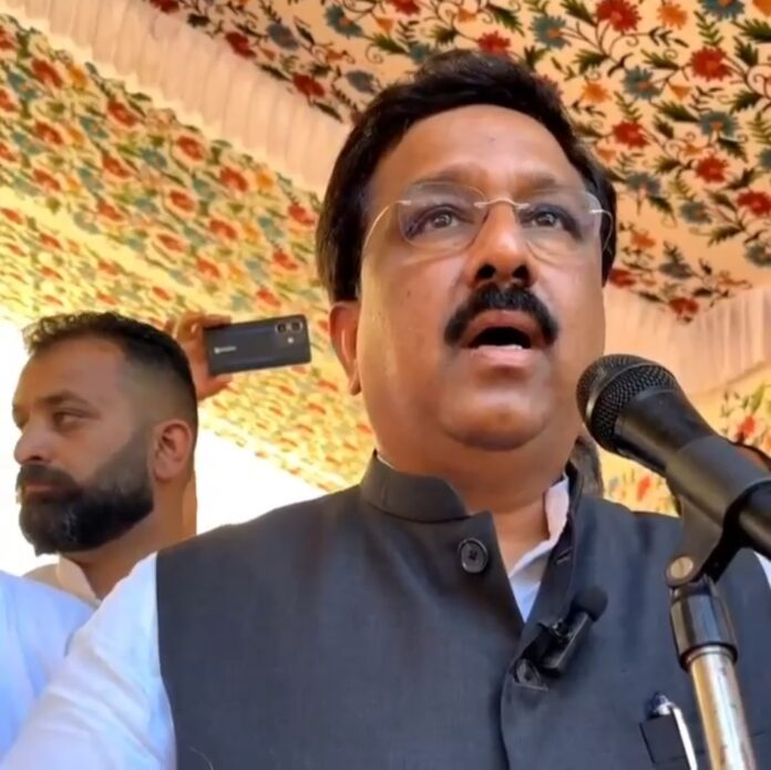 Congress leaders addressing Voter Adhikar Samelan in Uri